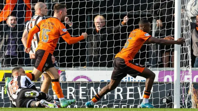 Dundee United extended their unbeaten away run in the Scottish Premiership to four matches with a hard-fought win over St Mirren.