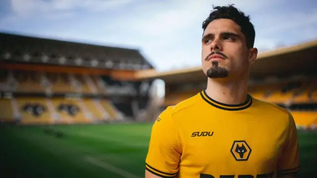 Pedro Neto in Wolves kit