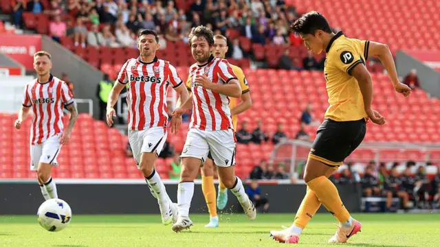 Hwang Hee-Chan of Wolverhampton Wanderers scores