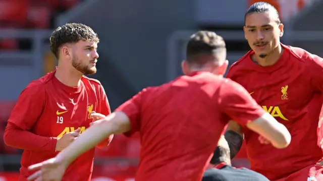 Harvey Elliott and Darwin Nunez in Liverpool training