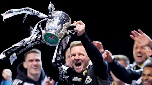 Eddie Howe, Manager of Newcastle United, celebrates with the Carabao Cup Trophy 