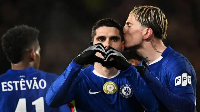 Pedro Neto of Chelsea celebrates scoring his team's first goal with teammate Alejandro Garnacho