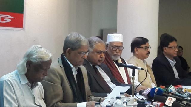 Yapon ayol va koplab yigitlar bilan onlayn jinsiy aloqa video