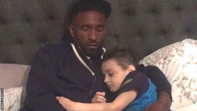 Jermain Defoe with Bradley Lowery