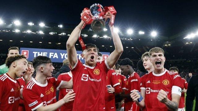 United players hold trophy