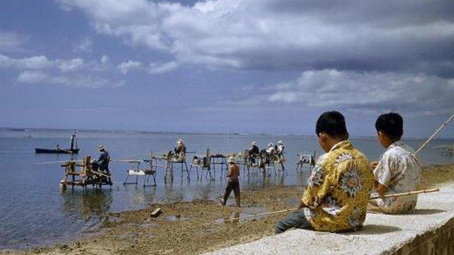 Boys watching fishermen in Hawaii