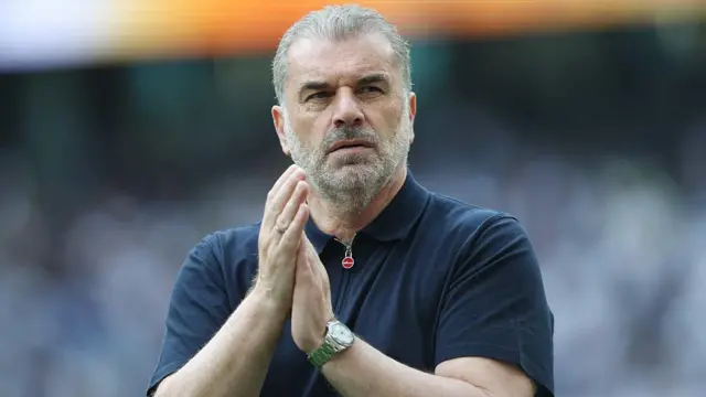 Postecoglou applauds the Tottenham fans