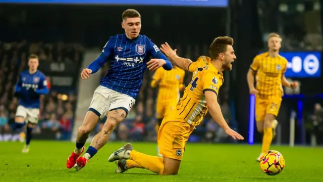Leif Davis tackles