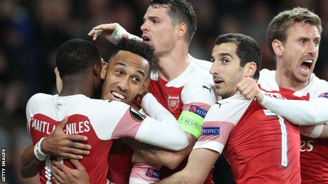 Arsenal players celebrate
