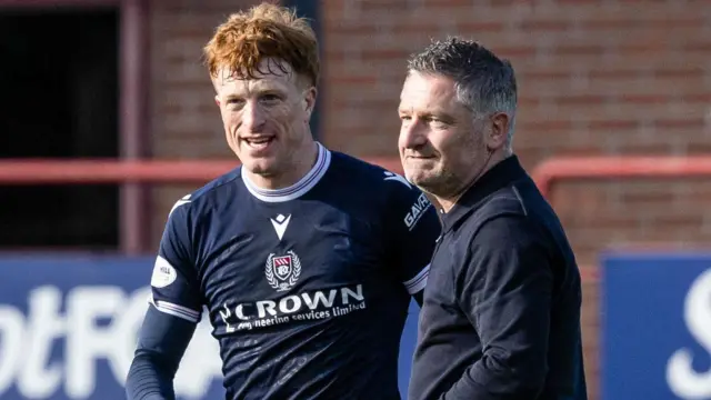 Dundee forward Simon Murray with manager Tony Docherty