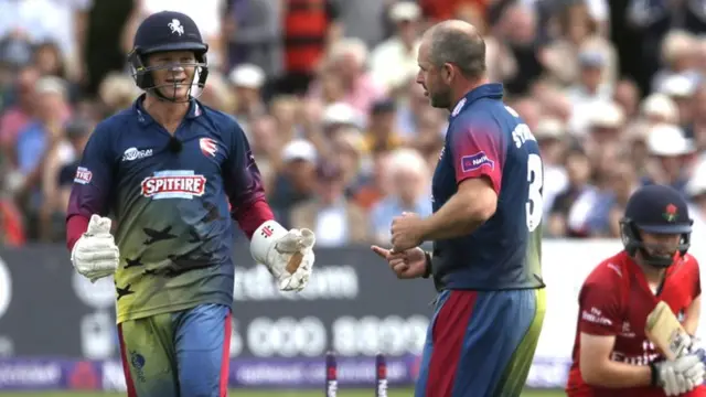 Sam Billings and Darren Stevens celebrate