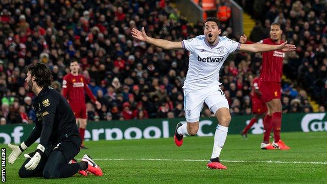 Pablo Fornals celebrates