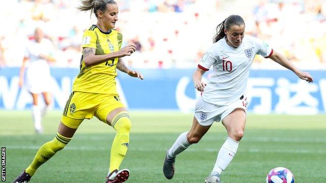 Fran Kirby playing for England