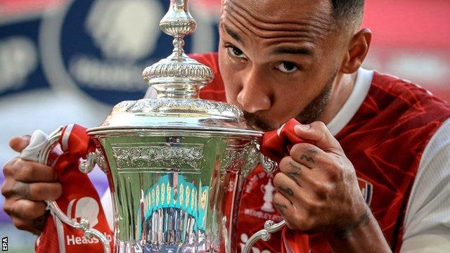 Pierre-Emerick Aubameyang kisses the FA Cup