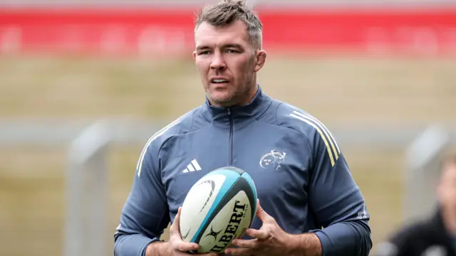 Peter O'Mahony in Munster training