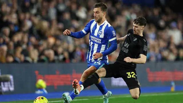 Joel Veltman and Trai Hume compete for the ball
