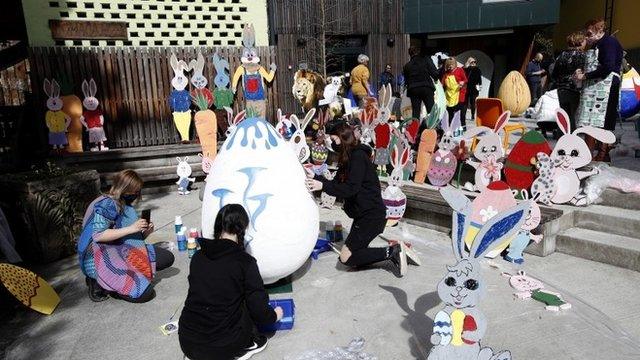 people painting eggs