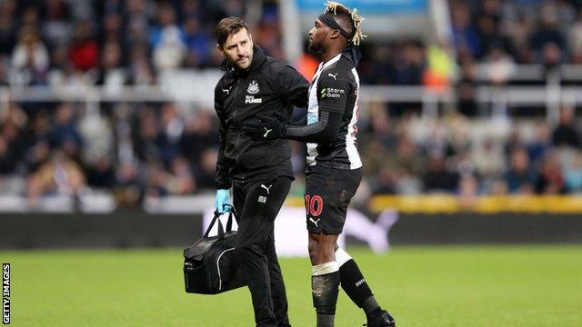 Allan Saint-Maximin going off injured