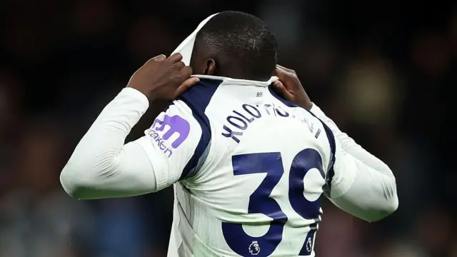 Randal Kolo Muani looks dejected