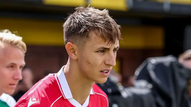 Max Cleworth in action for Wrexham 