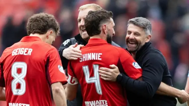 Aberdeen Manager Stephen Robinson and Graeme Shinnie celebrate at Full Time during a William Hill Premiership match between Aberdeen and Kilmarnock at Pittodrie Stadium, on April 25, 2026, in Aberdeen