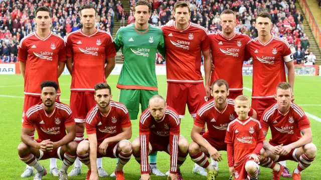 Aberdeen line up before kick-off