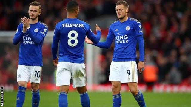 Leicester players react