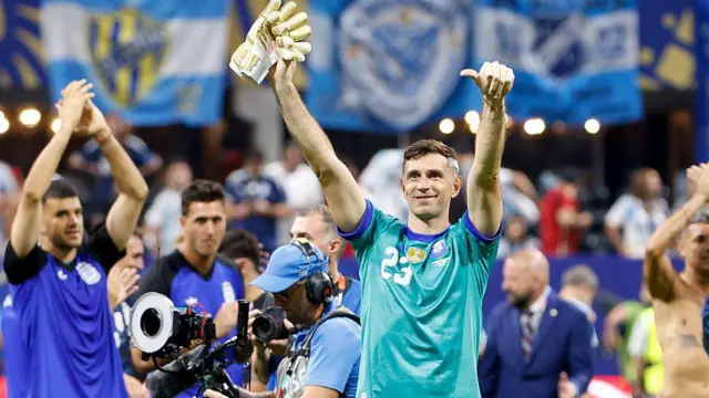  Argentina goalkeeper Emiliano Martínez 