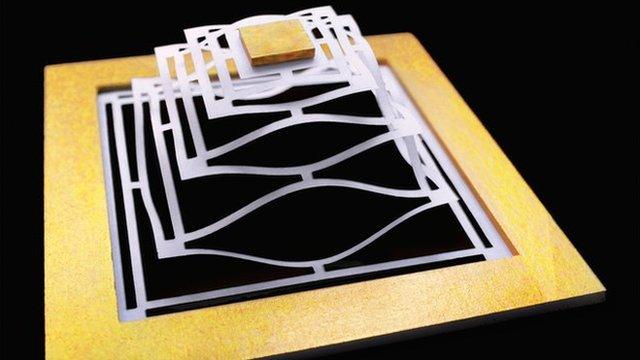 A paper model of a kirigami pyramid