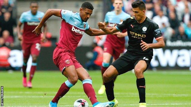 Rodri in action for Manchester City