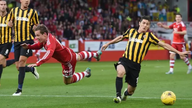 Peter Pawlett playing for Aberdeen against Kairat Almaty