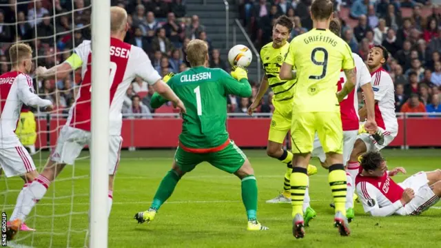 Mikael Lustig makes it 2-1 to Celtic