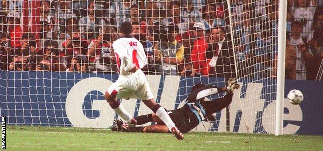 Paul Ince sees his penalty saved by Argentina's Carlos Roa in the 1998 World Cup