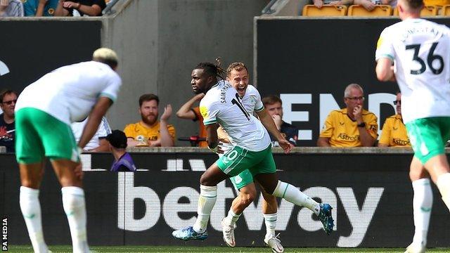 Saint-Maximin celebrates scoring for Newcastle