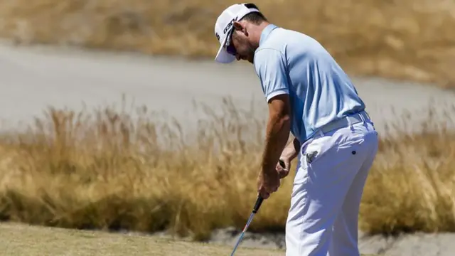 Louis Oosthuizen on the green