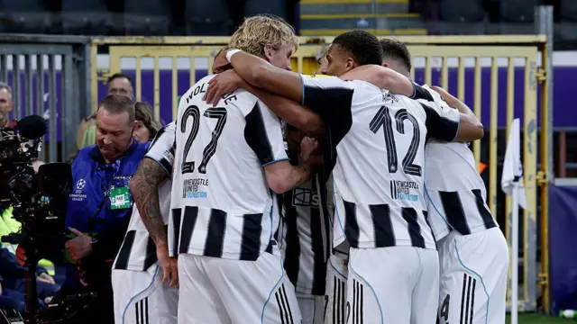 Newcastle players celebrate Nick Woltemade's opening goal in a huddle