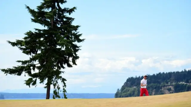 Rickie Fowler makes his way to the next hole