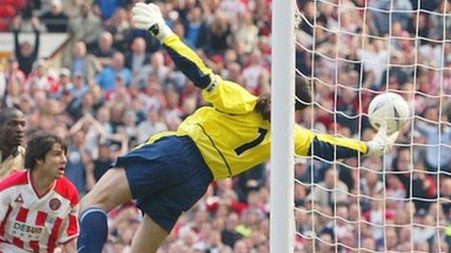 David Seaman playing for Arsenal in the FA Cup