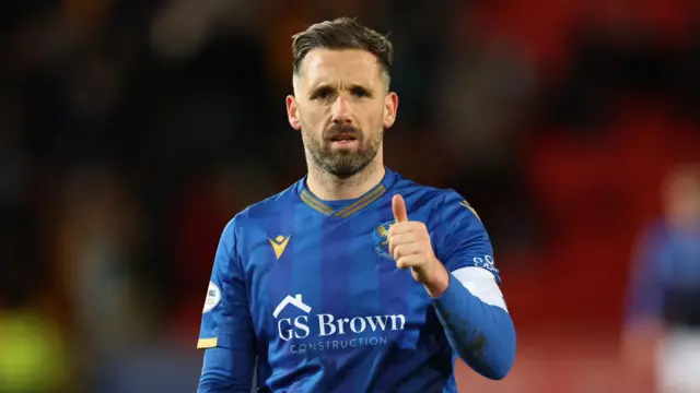 Nicky Clark gives a thumbs up during St Johnstone's 1-1 draw against Hibernian