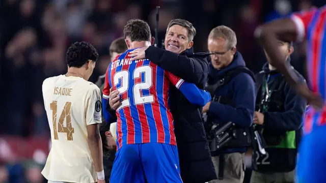 Oliver Glasner hugs Jorgen Strand Larsen 
