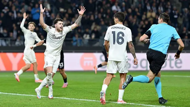 Neco Williams appeals to the referee