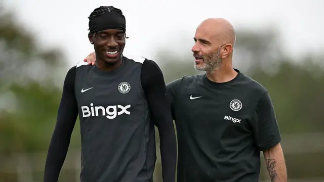 Noni Madueke and Chelsea head coach Enzo Maresca