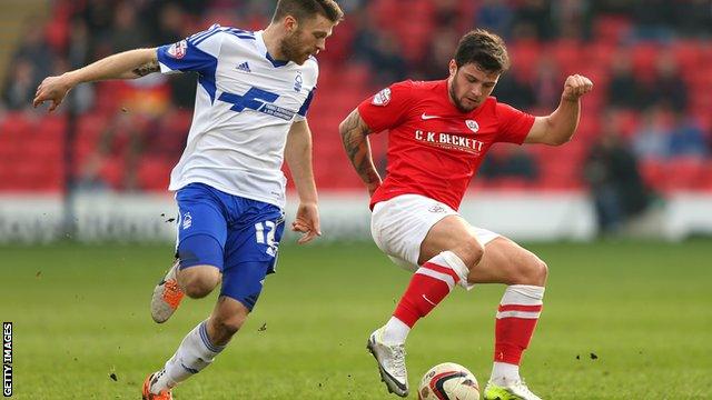 Dale Jennings playing for Barnsley