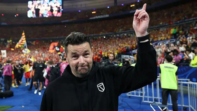 Pierre Sage pointing upwards