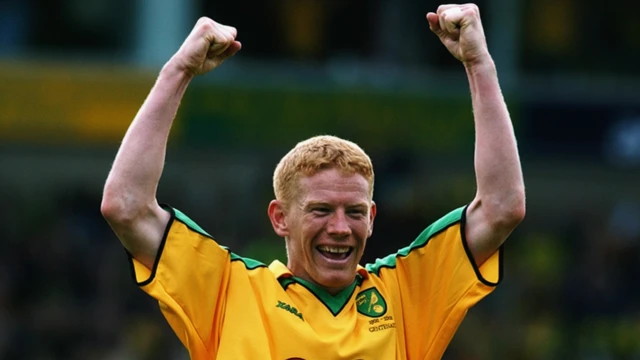 Gary Holt playing for Norwich City