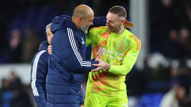 Nuno Espírito Santo celebrates with Matz Sels