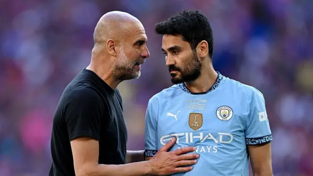 Pep Guardiola speaks with Ilkay Gundogan