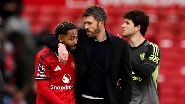 Michael Carrick hugs Matheus Cunha