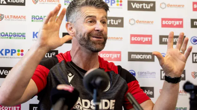 St Mirren boss Stephen Robinson