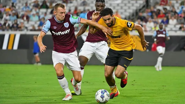 West Ham and Wolves players compete for ball